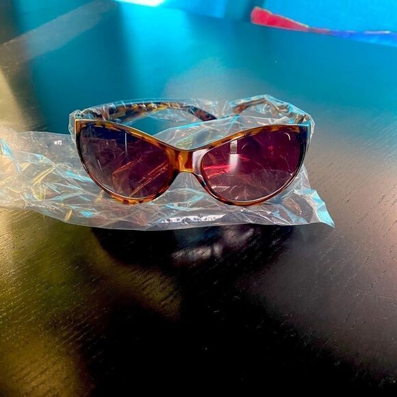 New! Foster Grant Sunglasses, Lightweight Tortoise Frame, Brown Lenses - Picture 1 of 4